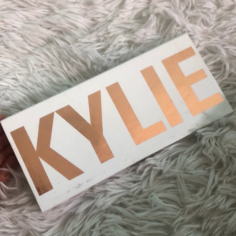 Kylie Cosmetics Eye Shadow Palette - Picture 2 of 8